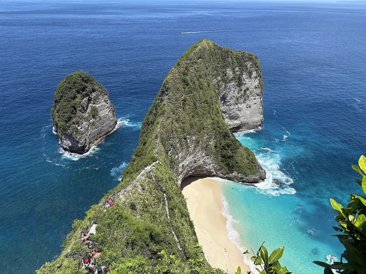 Bali Free & Easy 8D7N — Day 2 — Private car day: Tanah Lot temple, Tegallalang rice terrace swing, Ubud Monkey Forest, Ubud art market (B)