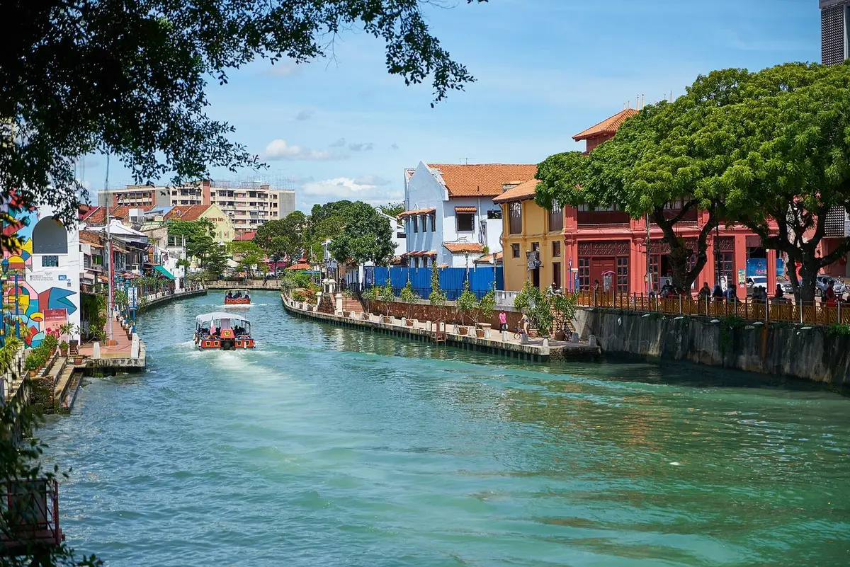 Johor Bahru · Malacca · Desaru 8D7N Free & Easy — Day 1 — Arrive Johor Bahru · city walk & Johor Bahru night market
