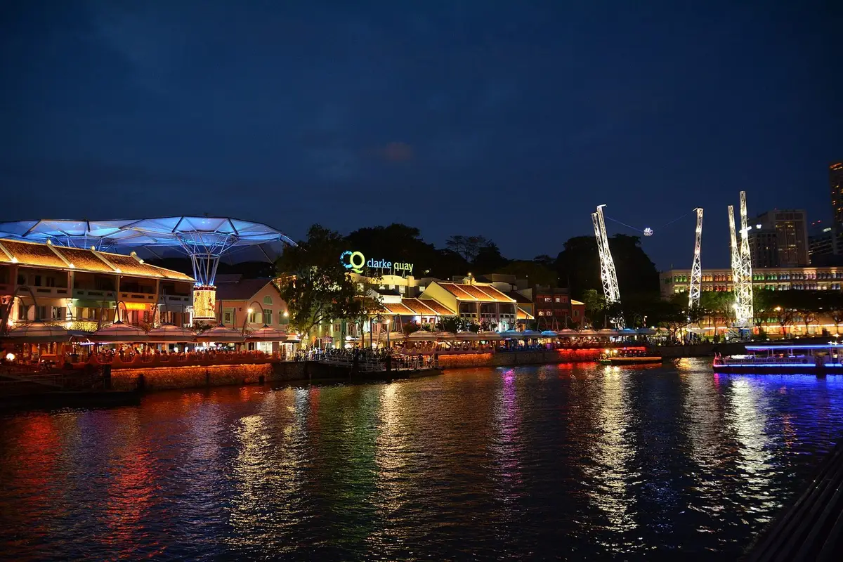 Singapore Free & Easy 7D6N — Day 2 — Gardens by the Bay: Cloud Forest + Flower Dome tickets · Marina Bay Sands SkyPark sunset · 8pm Spectra light & water show (B)